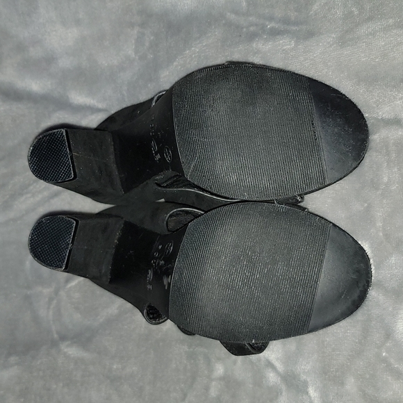 ❤️🔥👠❤️🔥 Rogue Assymetrical Black Slip On Heel Size: 7.5M👠❤️🔥👠 - Picture 6 of 7